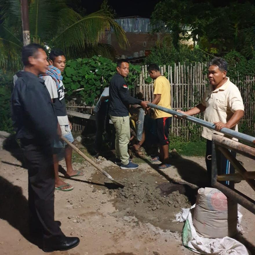 TERTIBKAN WARGA YANG KELUAR MASUK MENCEGAH COVID-19 PORTAL DI PASANG