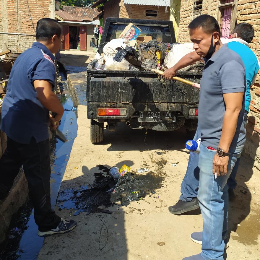 DESA TENTE GAUNGKAN POLA HIDUP BERSIH LEWAT GOTONG ROYONG